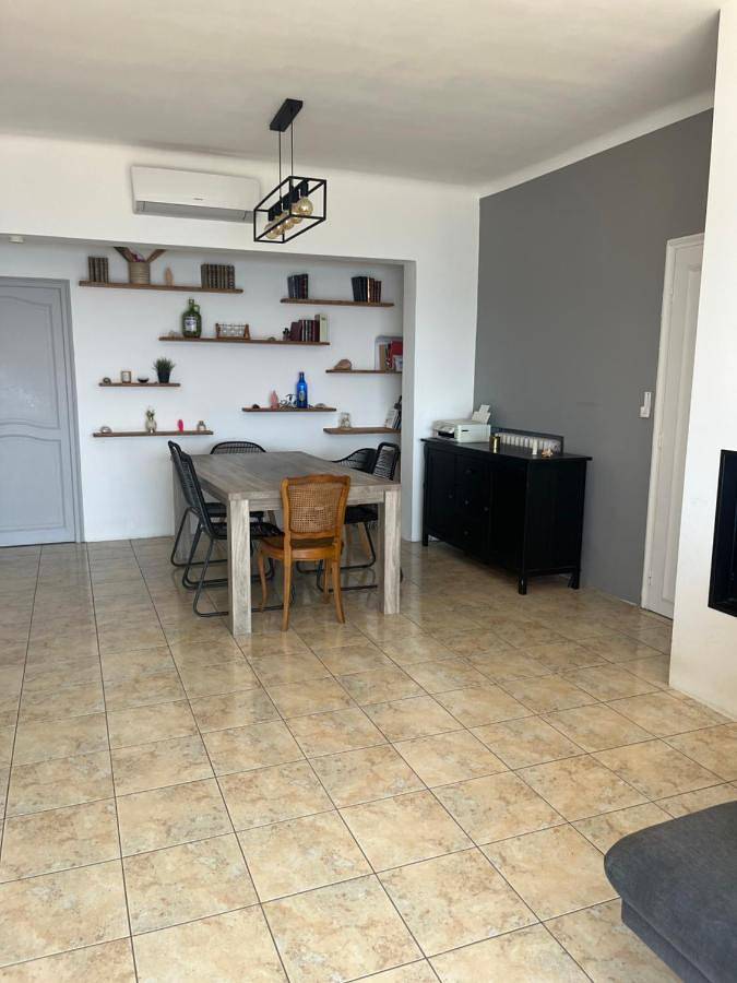 Location de vacances pour 4 personnes, avec vue ainsi que piscine et terrasse dans Plage de la Crique de l'Anau - 3