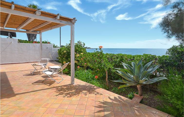 Appartamento vista mare con lavatrice, aria condizionata e giardino, a 2 km dalla spiaggia di Fontane Bianche in Cassibile, Siracusa