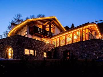 Villa for 18 Guests in La Punt-Chamues-ch, Grisons, Picture 3