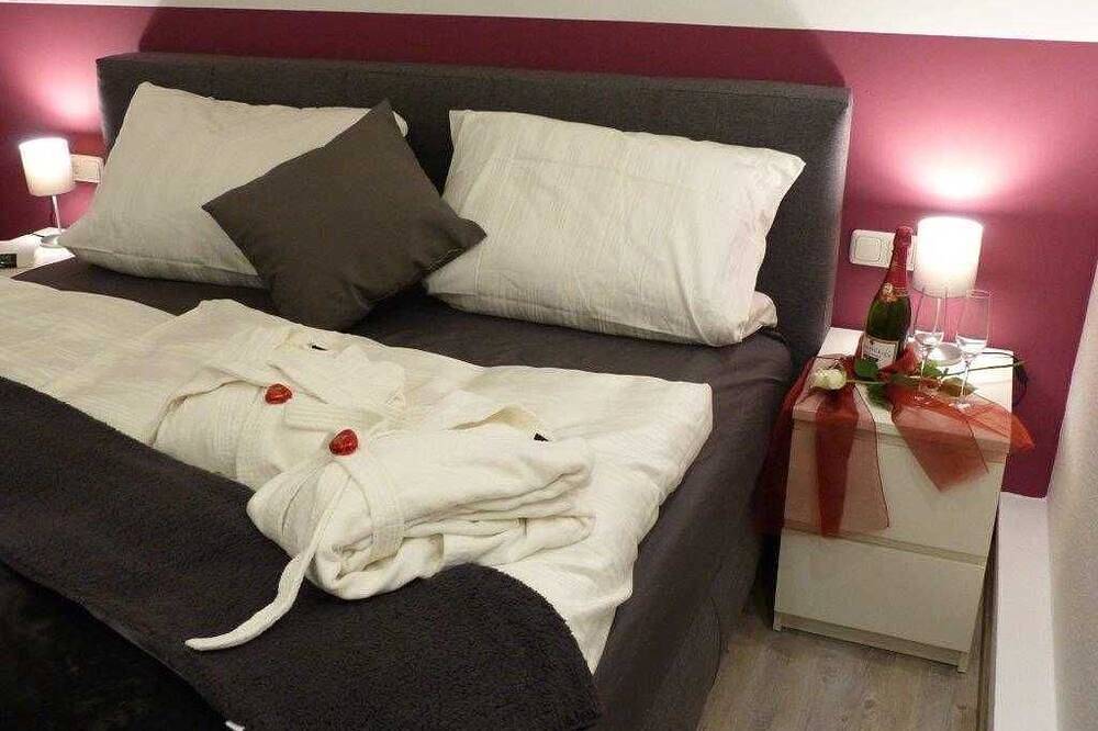 Ganze Wohnung, 4 **** Ferienwohnung Schlossblick Sauna Pool Jakuzzi privat - 4-Sterne in Braunfels, Lahn-Dill-Kreis