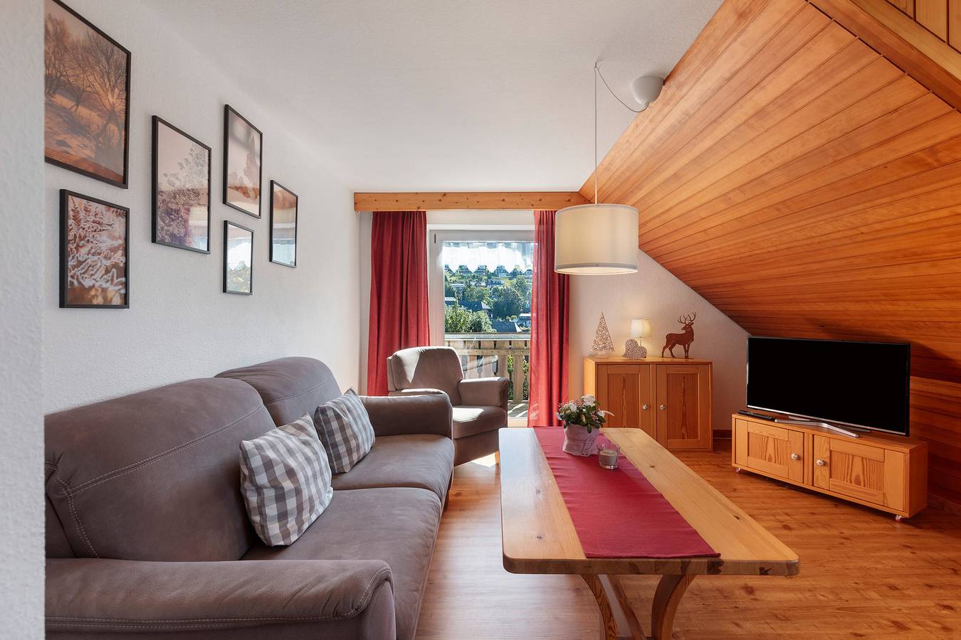 Entire apartment, Holiday Apartment '20' with Mountain View, Shared Terrace and Wi-Fi in Suedlicher Schwarzwald, Todtnau