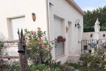 Location de vacances pour 6 personnes, avec terrasse et jardin à Clarensac