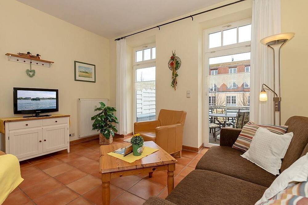 Ganze Wohnung, Schöne, strandnahe Ferienwohnung an der Ostsee mit Balkon - nur 400 m zum Strand in Ostseebad Kühlungsborn, Kühlungsborn