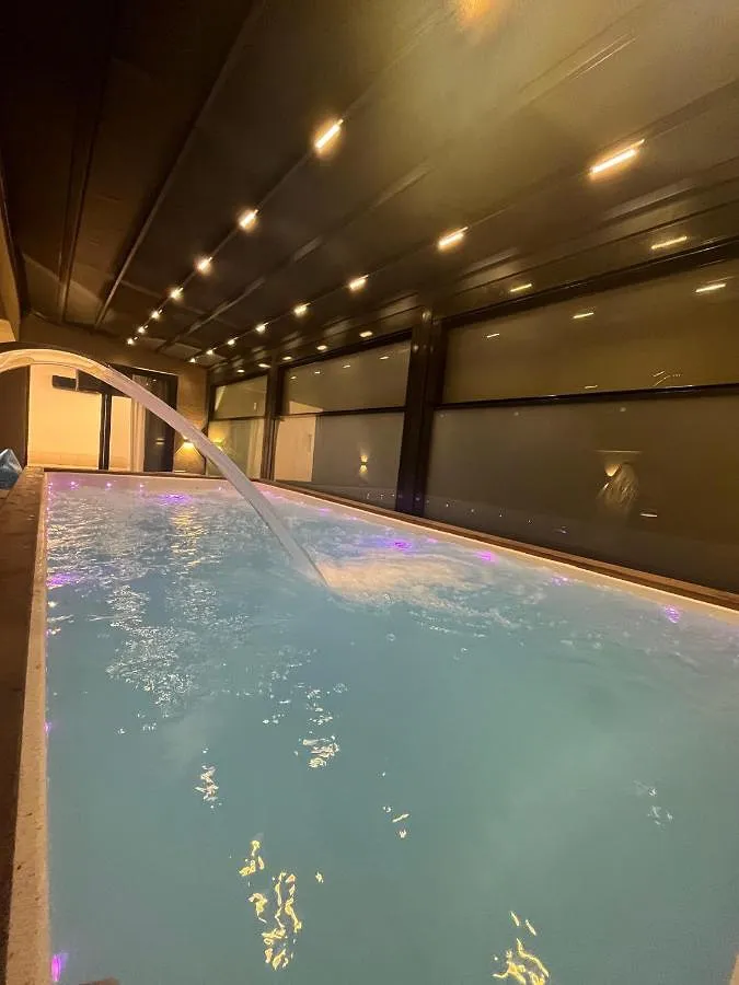 Chalet para 2 personas, con jacuzzi además de piscina y balcón - 1