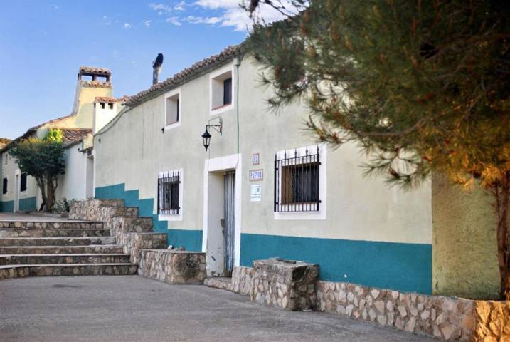 Location de vacances pour 18 personnes, avec Terrasse et Jardin ainsi que Piscine et Vue à Alpera