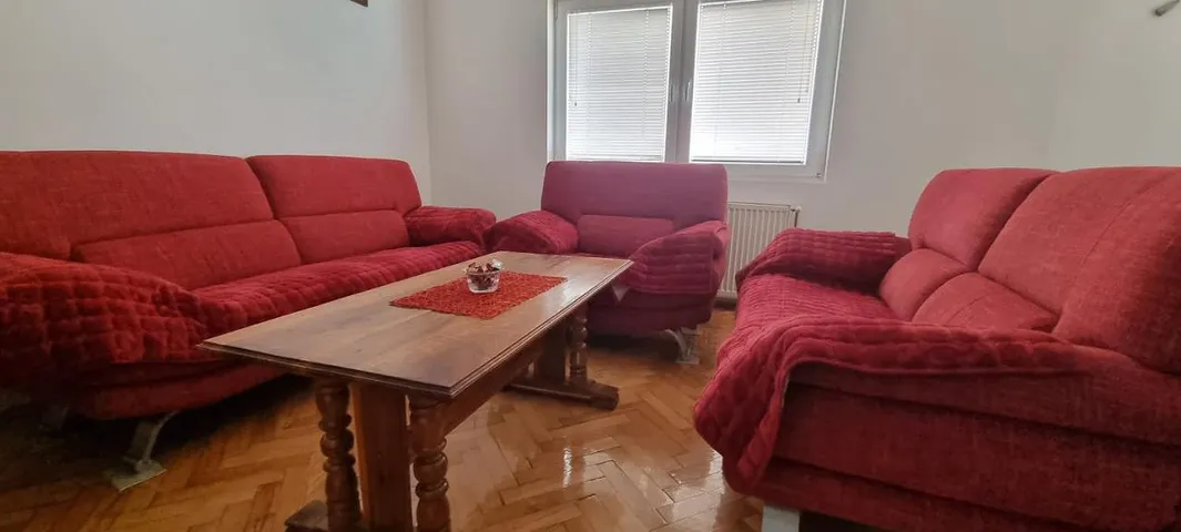 Apartamento de vacaciones para 5 personas, con jardín además de vistas y terraza - 1