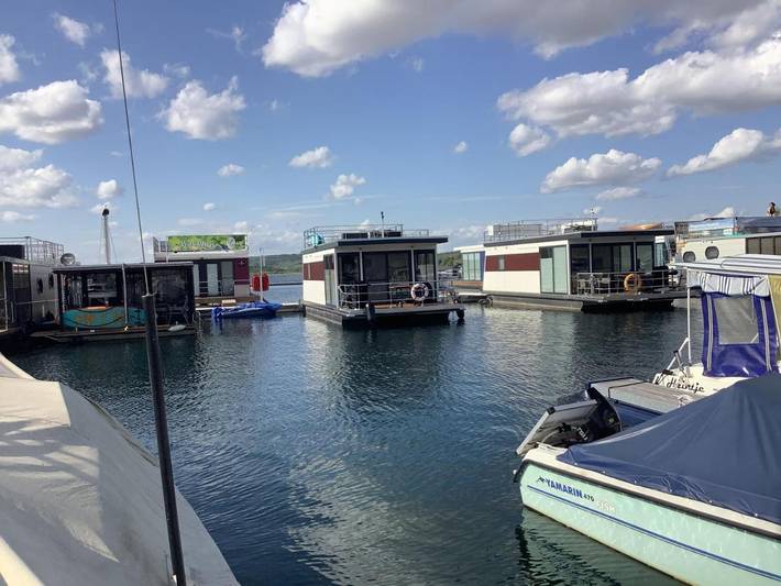 Boot für 3 Personen, mit Terrasse und Seeblick sowie Ausblick in Saale-Unstrut