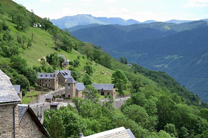 Villa 'Toulal'ô' avec vue montagne, jardin privé et Wi-Fi in Saint-Lary-Soulan, Parc national des Pyrénées