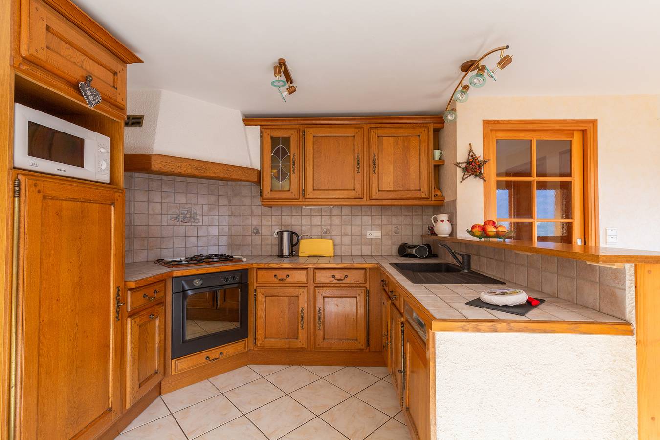 Entire apartment, Holiday Apartment 'Meublé spacieux - chaîne des Aravis' with Mountain View, Garden & Wi-Fi in Le Grand-Bornand, Annecy region