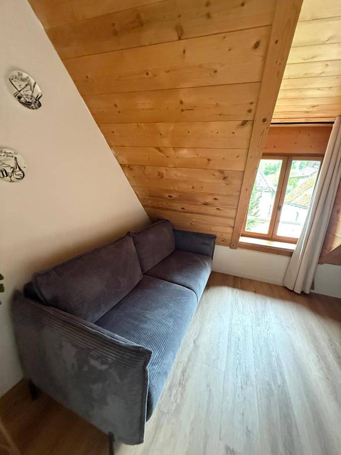 Gîte pour 3 personnes, avec terrasse ainsi que vue et piscine à Chanaz - 2