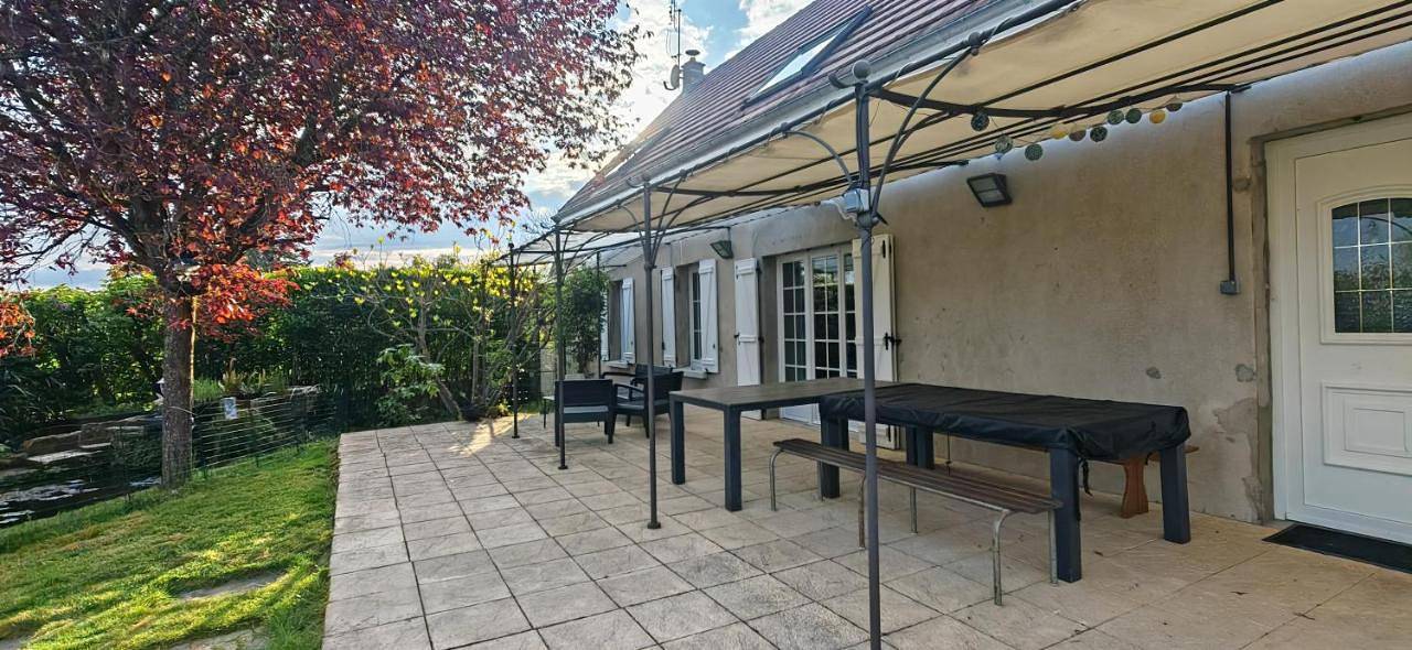 Five-Bedroom House in Blanot, Région de Beaune