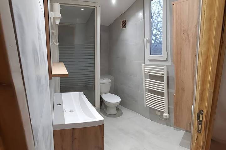 Location de vacances pour 4 personnes, avec jardin ainsi que piscine et terrasse à Dauphin (homonymie) - 4