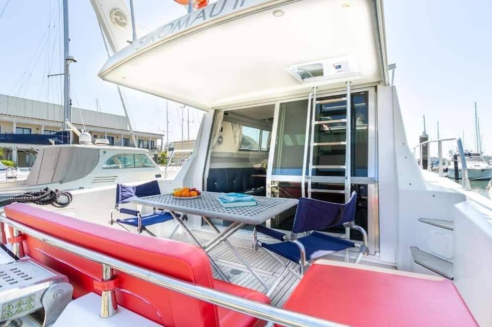Loveboatsuiterome 5 minutes from Fiumicino airport your love retreat in Fiumicino, Rom Provinz
