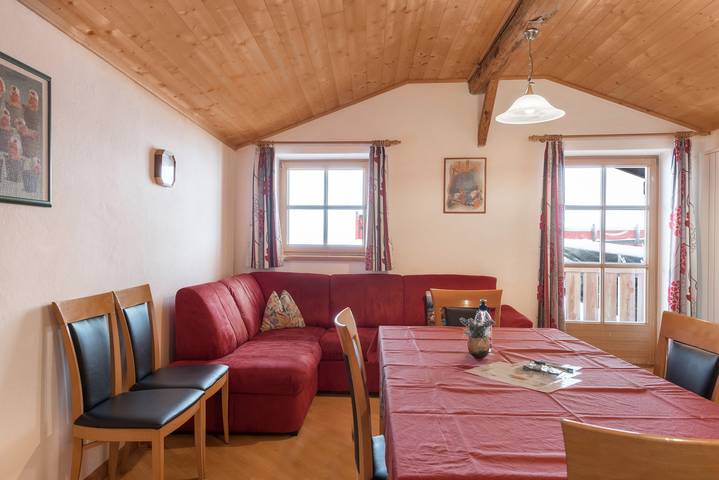 Ganze Wohnung, Ferienwohnung 'Ladinser Hof Reiterstube' mit Bergblick, Gemeinschaftsgarten und Wlan in Tiosels, Kastelruth