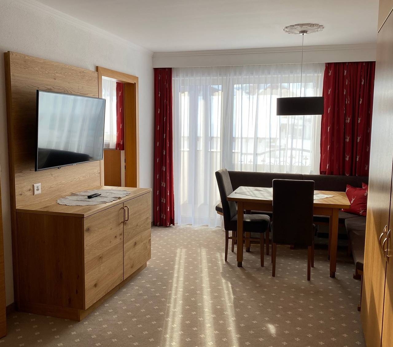 Ganze Ferienwohnung, Appartementhaus Cristal - *Appartement 6 Das Edelweiss* in Samnaun-Dorf, Samnaun