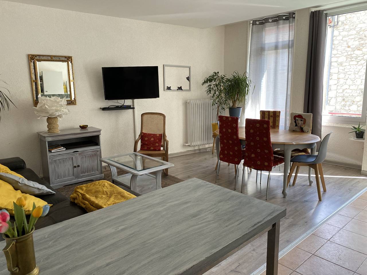 Appartement entier, Gîte Des Voyageurs avec vue sur les montagnes, terrasse privée et Wi-Fi in Villefort, Parc national des Cévennes