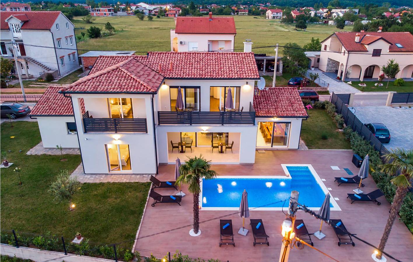Geräumige 150 m² große Wohnung mit Pool, Terrasse und Zugang zum Fluss in Primorje-Gorski Kotar