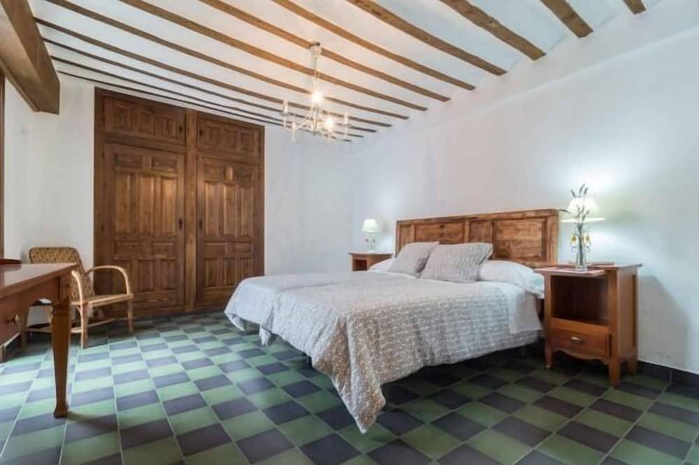 Cr El Charquillo Lina for 4 people in Alcaraz, Sierra de Alcaraz