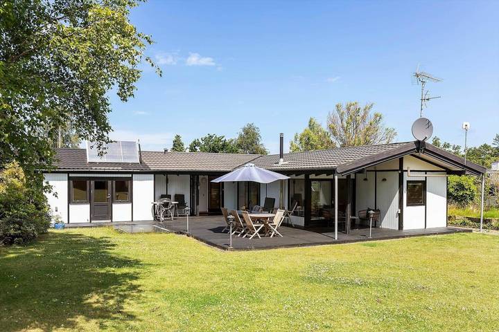 Ferienhaus für 7 Personen, mit Terrasse und Garten in Liseleje