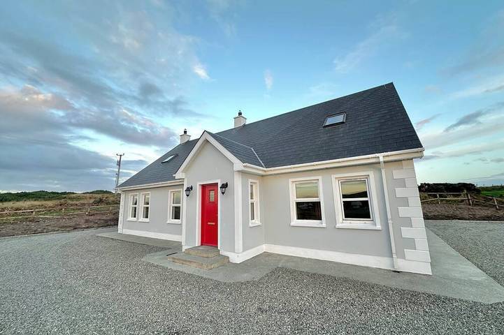 Holiday rental for 11 people, with pets in Inishowen