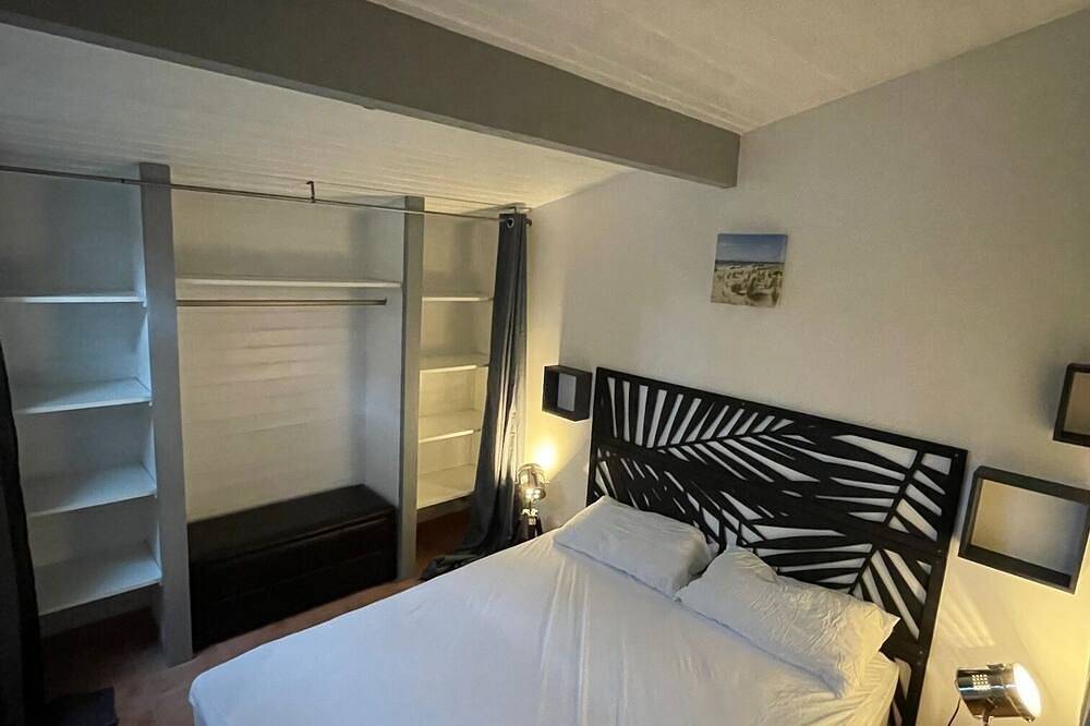 Proche Soulac/mer maison climatisée 6 pers, piscine couverte , jacuzzi in Grayan-et-l'Hôpital, Parc naturel régional du Médoc