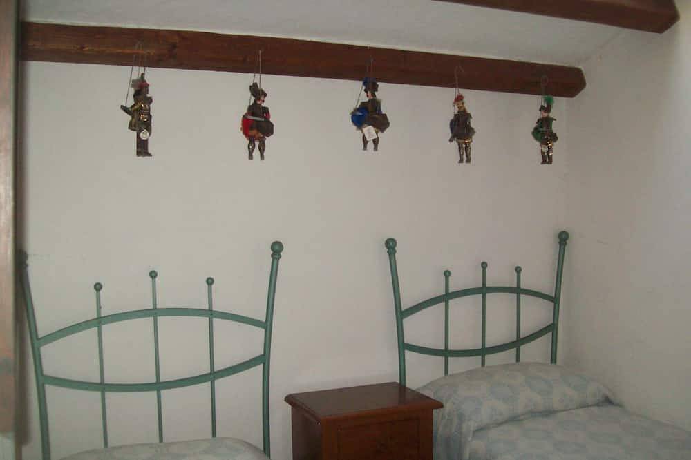 Enjoy a Sea View while Staying under Cefalu's Spectacular Cliff! in Cefalù, Cefalù (Kommune)
