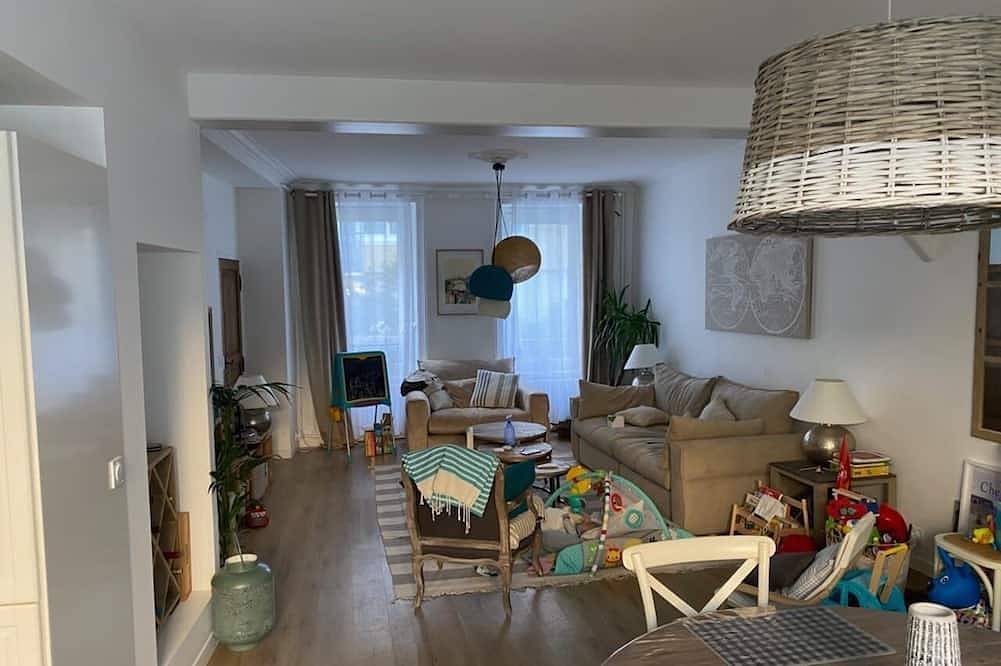 Pleasant town house with garage in the heart of town in Cherbourg-Octeville, Cherbourg-en-Cotentin