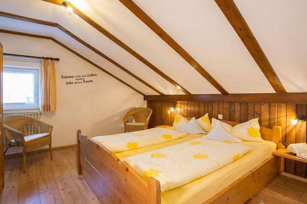 Ferienwohnung Edelsberg, 2 Schlafzimmer, Du/Wc - Veiter-Hof, Bauernhof in Nesselwang, Bayerisch Schwaben