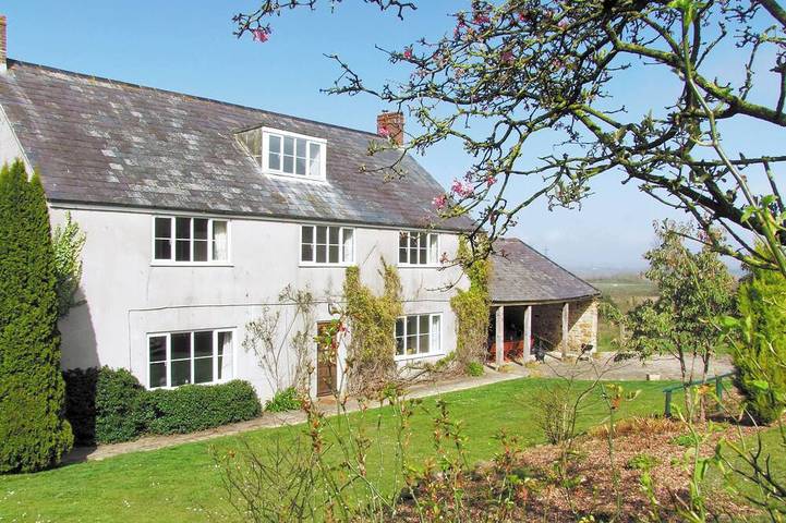 Cottage for 12 people, with hot tub and garden, with pets in Dorset
