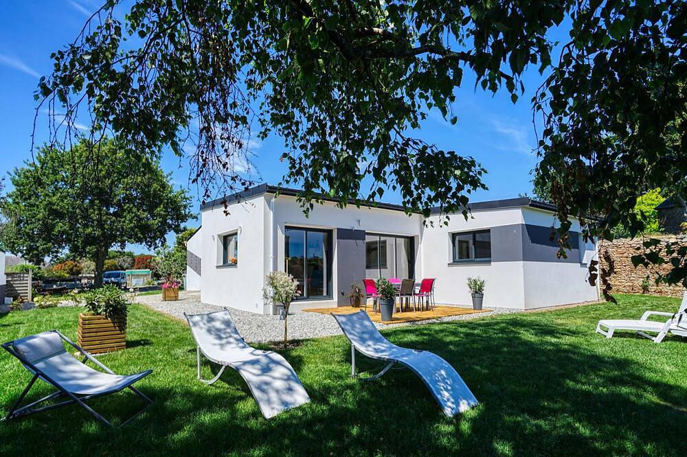 Jolie Maison Neuve, Très Bien Exposée, au Calme, Jardin, Terrasse in Sainte-Hélène, Côte des Mégalithes