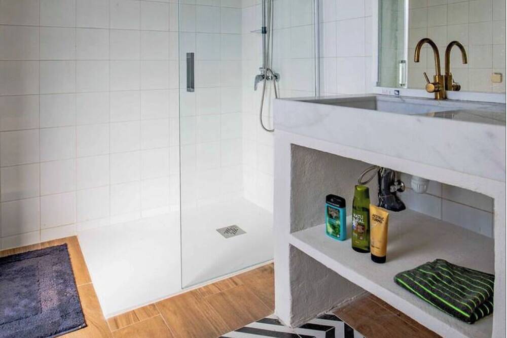 Apartamento entero, Loft apartment with pool, sea and Barcelona views in Teyá, Costa del Maresme