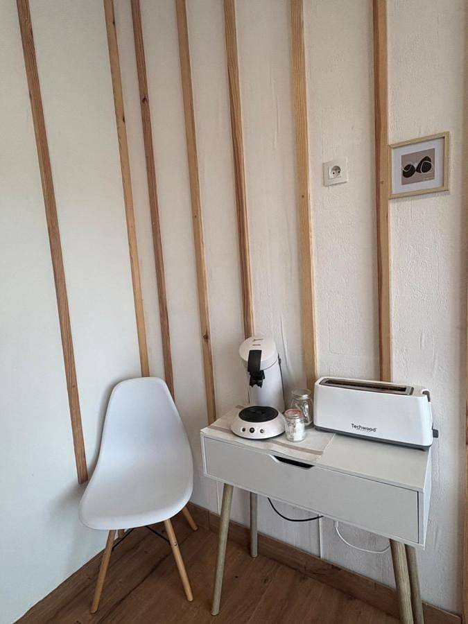 Gîte pour 2 personnes, avec vue ainsi que jardin et piscine à Bressols - 4