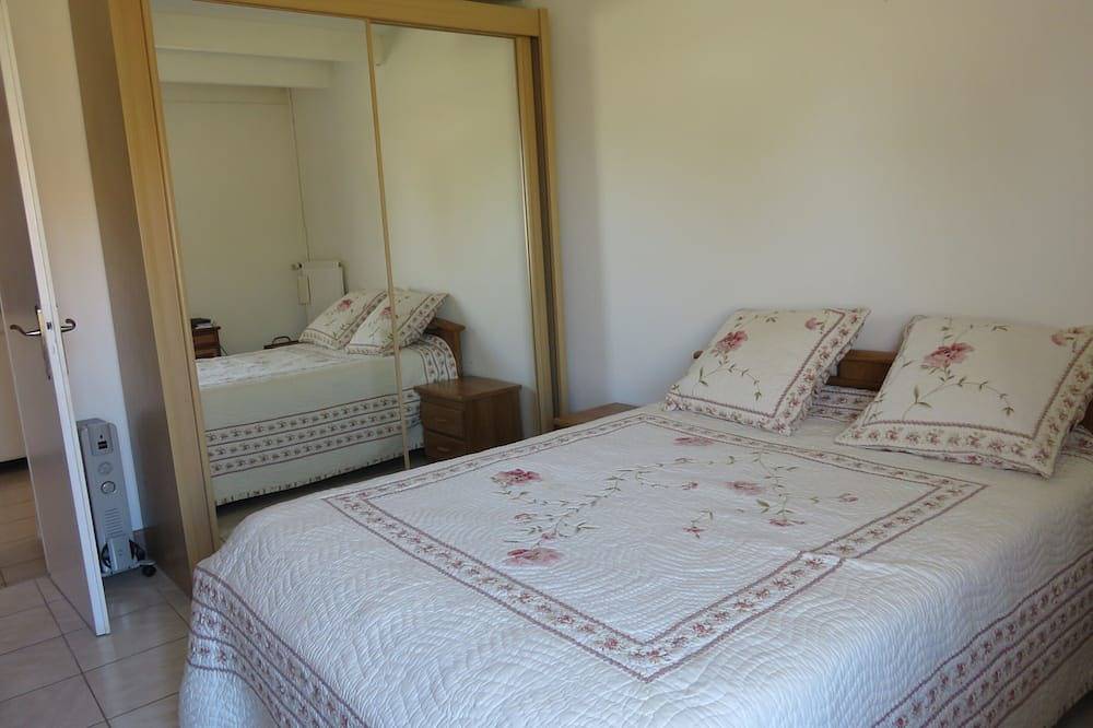 Quiet villa with enclosed garden. Furnished 3*. Center 400 m away. Pets allowed in Longeville-sur-Mer, Vendée