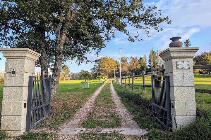 Gîte pour 6 personnes, avec Jardin et Piscine à Anglars-Nozac