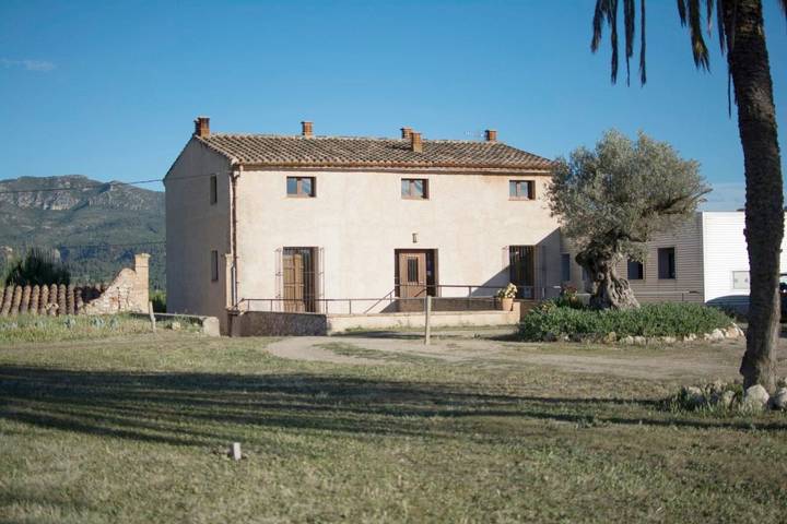 Casa rural para 3 personas, con Terraza y Jardín además de Piscina y Vistas en Ribera d'Ebre
