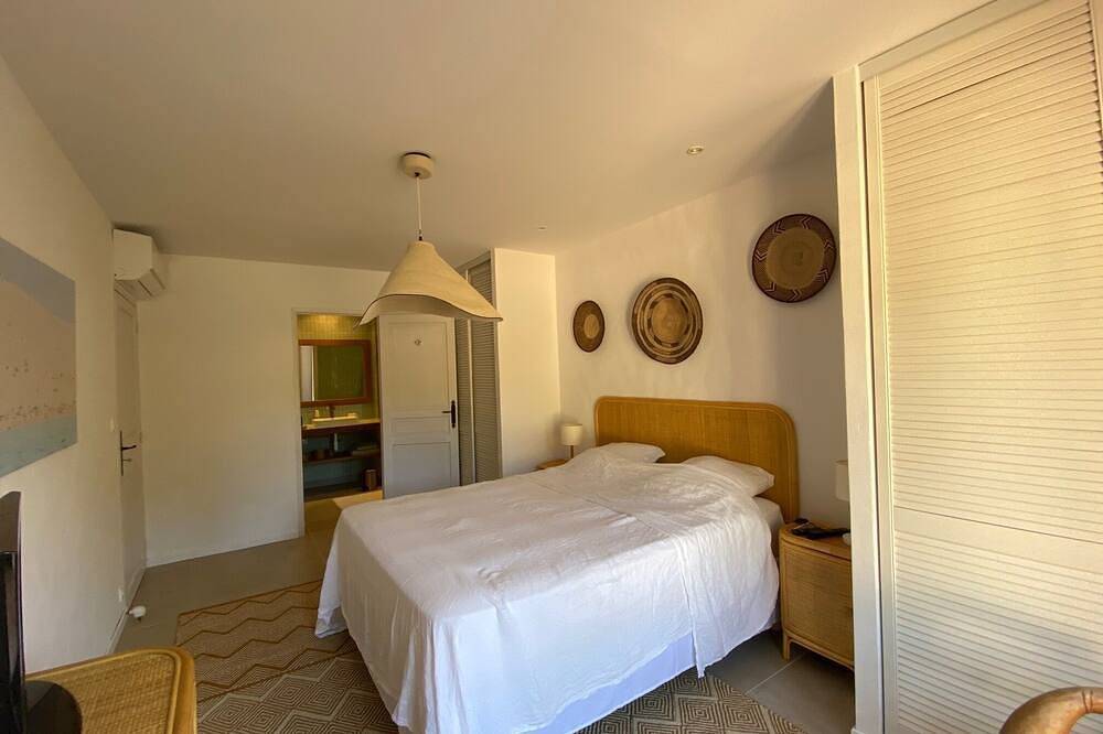 Villa Overlooking The Village Of Ramatuelle With View Of The Vineyards in Ramatuelle, Draguignan region