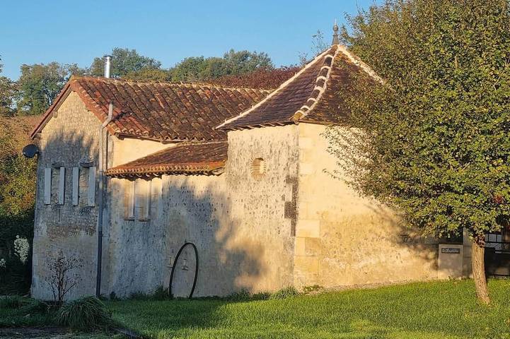 Location de vacances pour 4 personnes, avec jardin ainsi que balcon et piscine à Salles-Lavalette