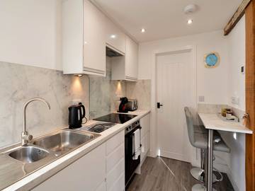 Vacation Rental for 4 Guests in North Wessex Downs, South West England, Picture 2