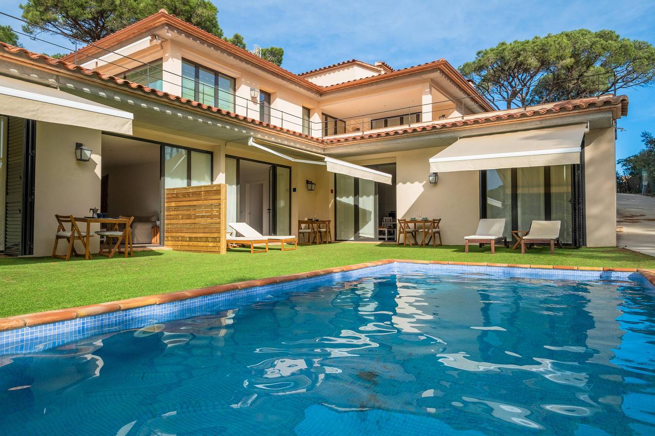 Apartamento entero, Agradable apartamento en pequeña comunidad con piscina. in Begur, Costa Brava