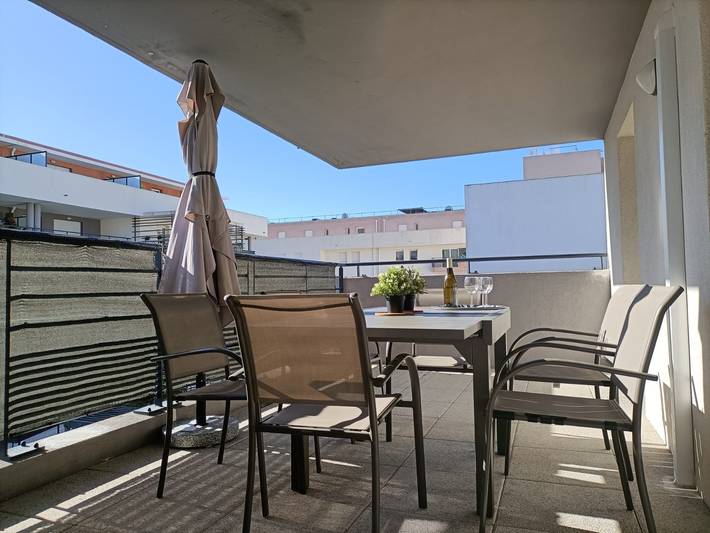 Rustico per 6 persone, con terrazza e piscina in Provenza