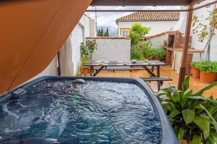 Casa rural para 7 personas, con Jacuzzi y Terraza además de Piscina y Vistas en Serranía de Ronda