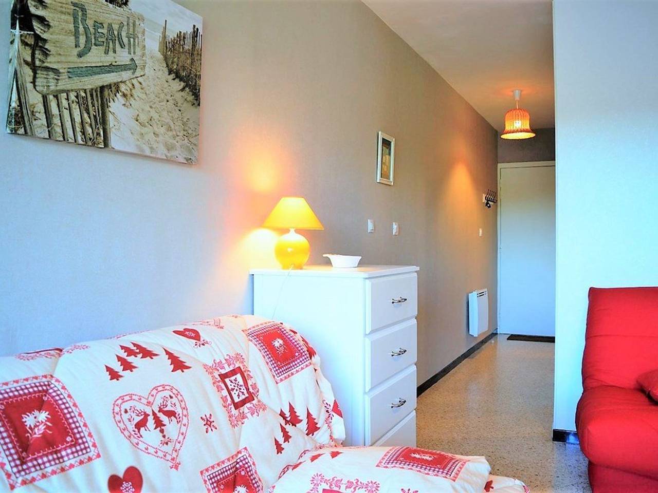 Entire apartment, Studio Apartment for 3 with Pool, Tennis & Playground - Near Beach & Shops in Bormes-les-Mimosas in Bormes-les-Mimosas, Toulon region
