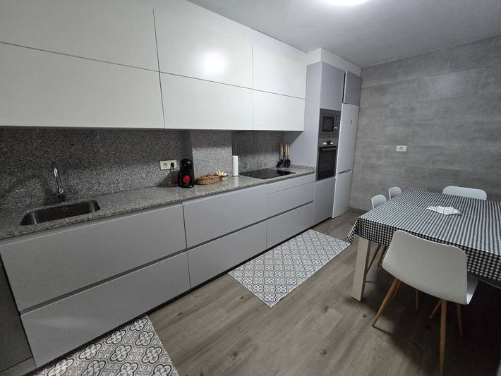 Apartamento entero, Apartamento espacioso con vistas al mar en O Grove, 110 m² in Praia de Rons (O Grove), O Grove