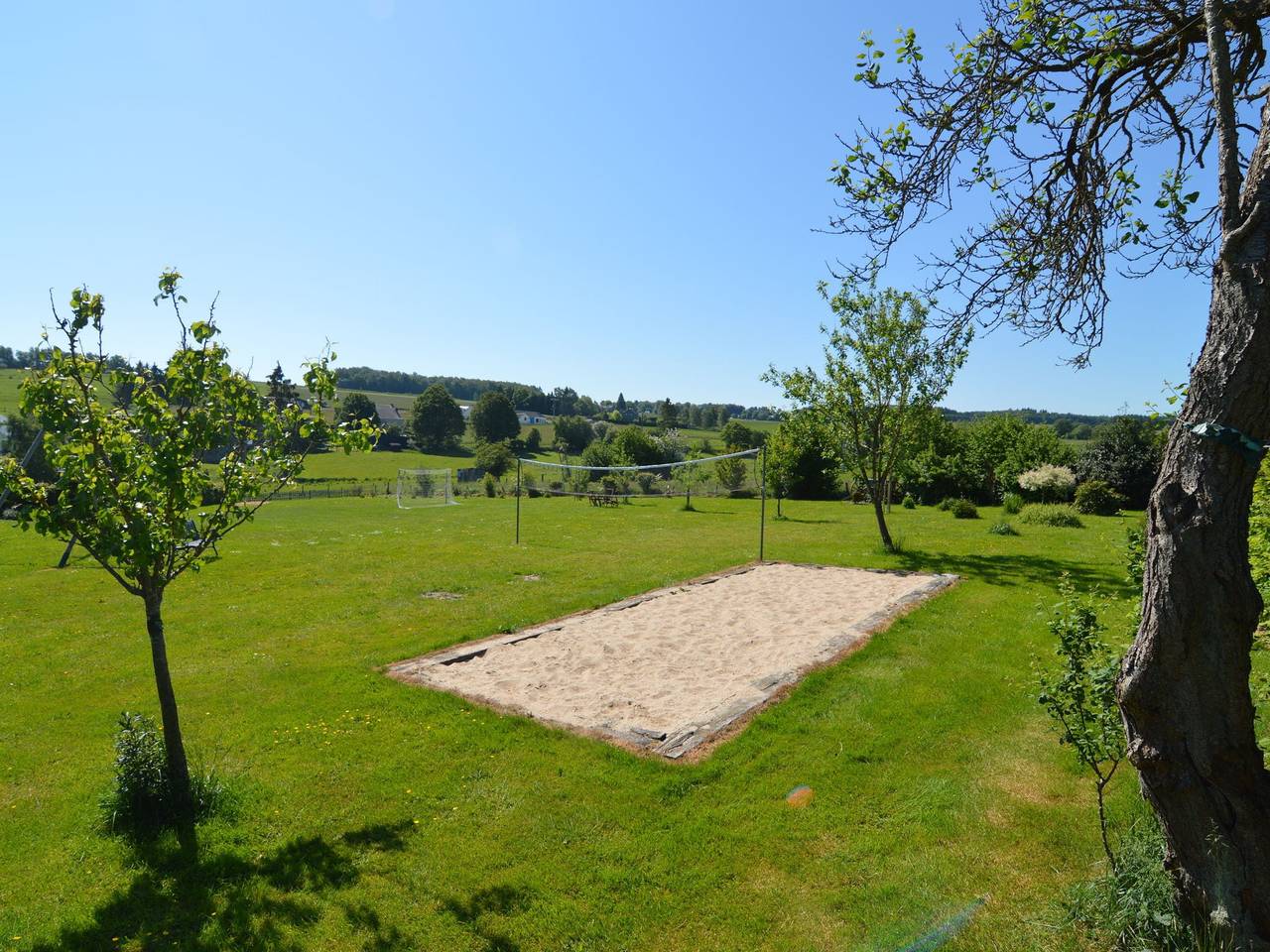 Chalet isolé avec un grand jardin à Sainte-Ode in Tillet, Sainte-Ode