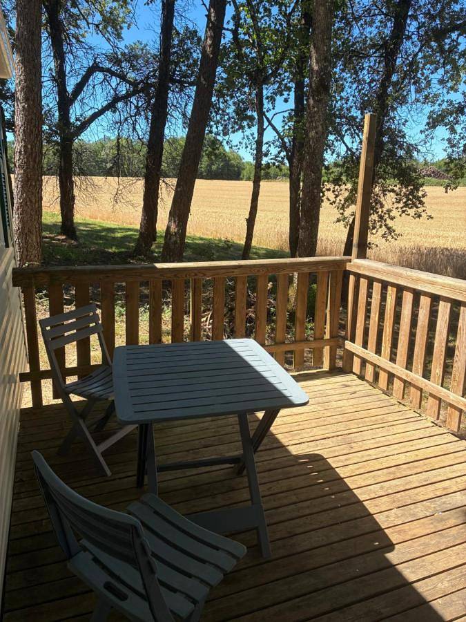 Location de vacances pour 2 personnes, avec terrasse ainsi que vue et jardin, animaux acceptés à Gavaudun - 3