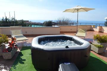 Location de vacances pour 6 personnes, avec balcon et jacuzzi à Massa Lubrense