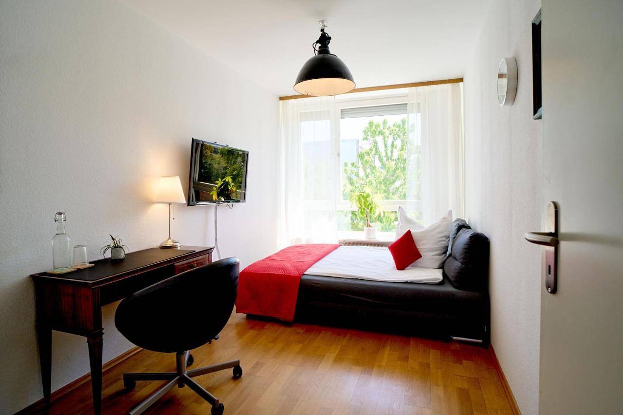 Ganze Ferienwohnung, Messewohnenaschheim Business Zimmer und Apartment mit Balkon bei Messe München in Aschheim, Oberbayern