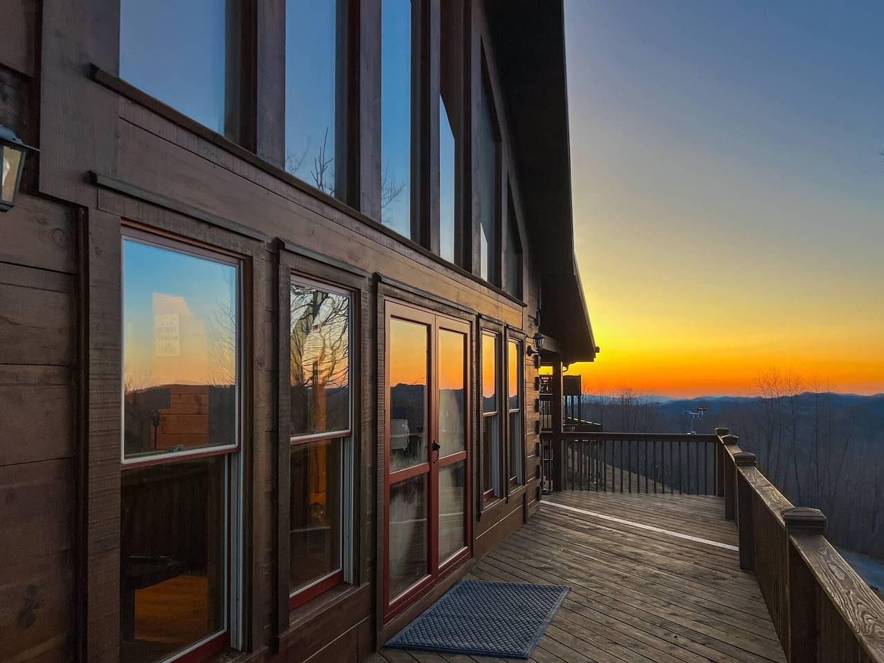 Hütte mit Bergblick in 400 m Höhe - Whirlpool - Spielzimmer - In der Nähe von Asheville in Madison County (NC)