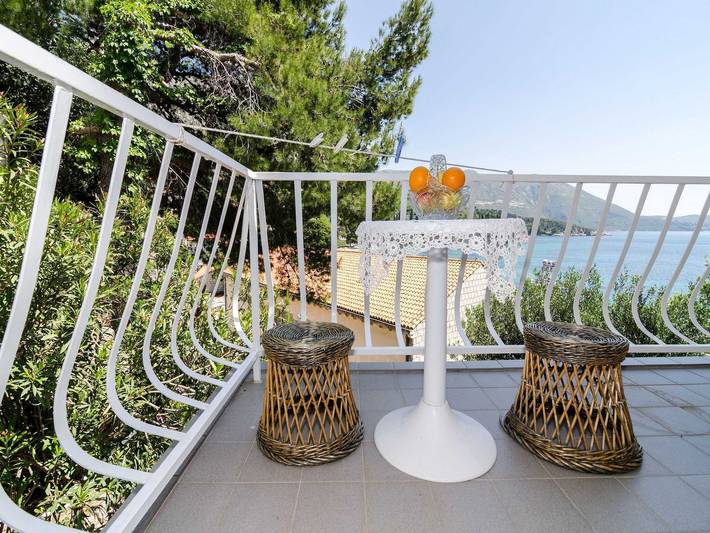 Holiday rental for 2 people, with balcony, child-friendly in Mlini