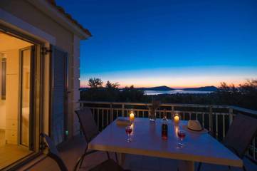 Location de vacances pour 2 personnes, avec jardin et piscine dans Gialova